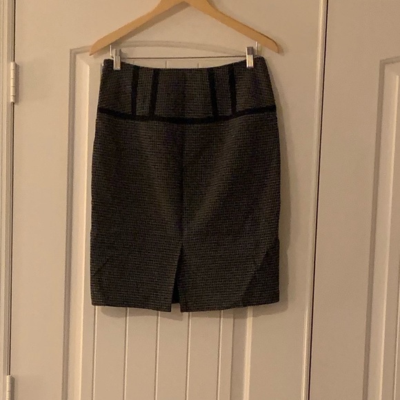 Ribbon-trimmed pencil skirt - Picture 3 of 5